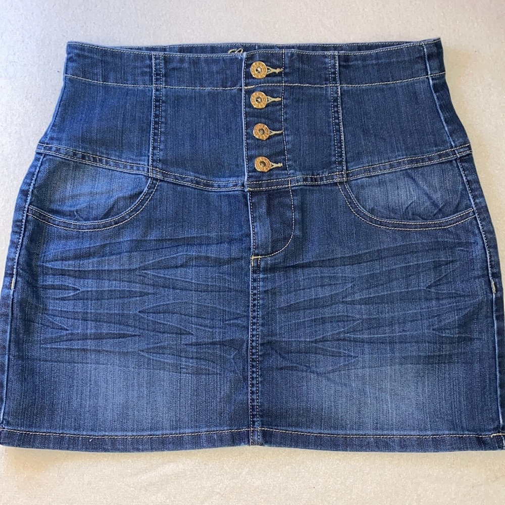 29 Guess Denim Skirt